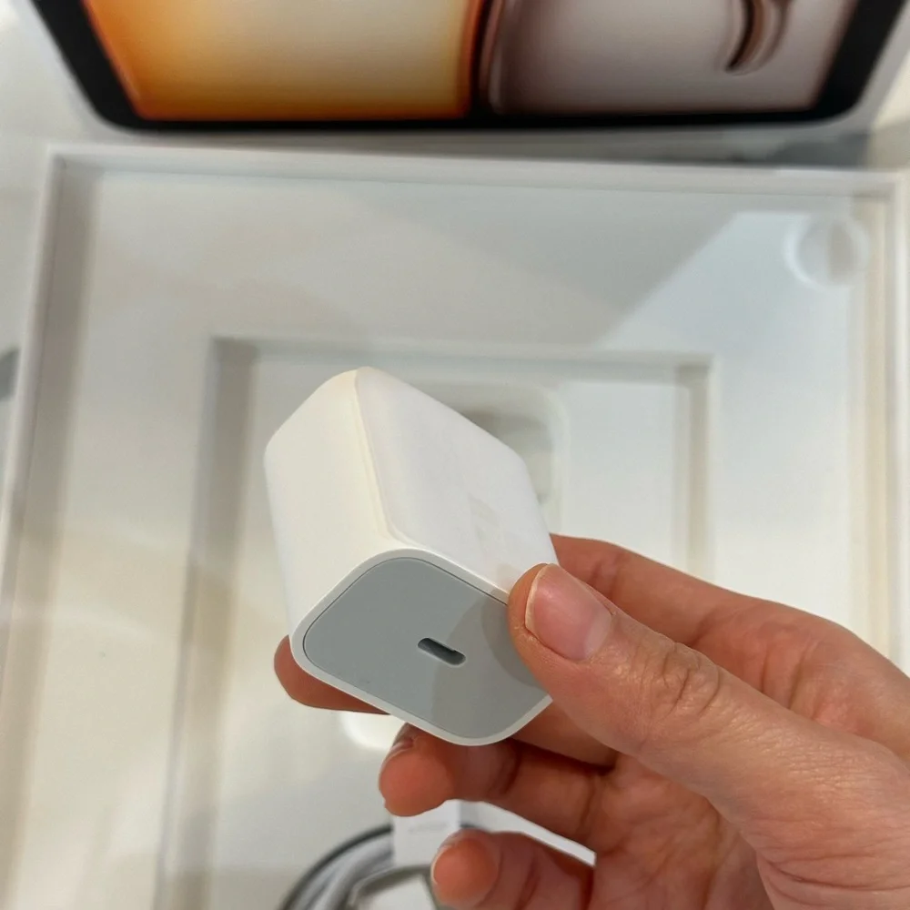 Apple iPad 20W USB-C Power Adapter